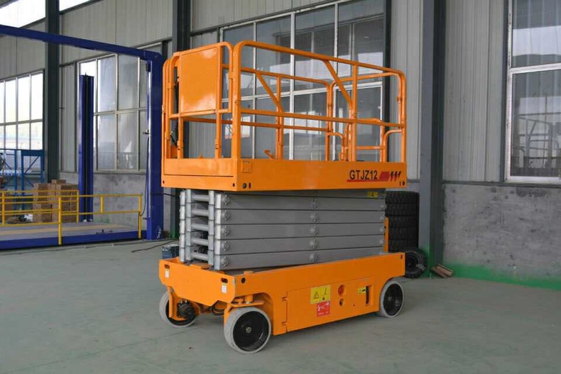 自行剪叉式升降平臺